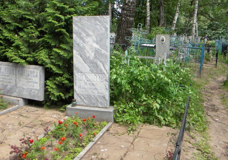 Памятник герою