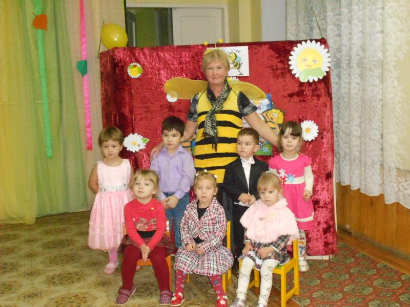 «День рожденья, день рожденья, Снова в сказку ты поверь!…»