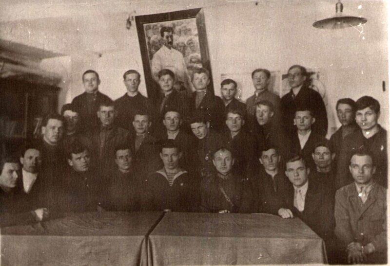 Сергей Шахов выступает среди призывников-юрьевчан 1936 г.