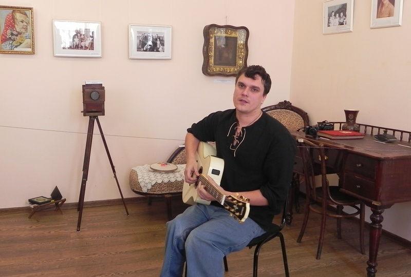 Выступает Максим Цепелев