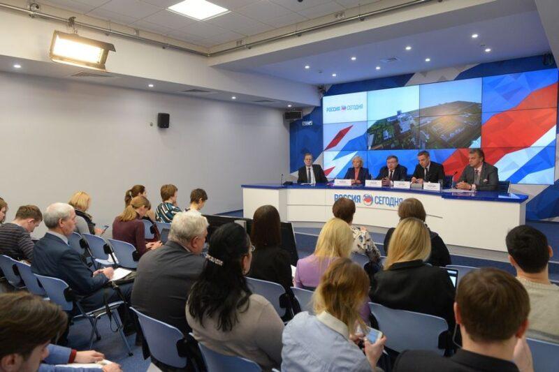 Строительство  комбината  синтетического  волокна