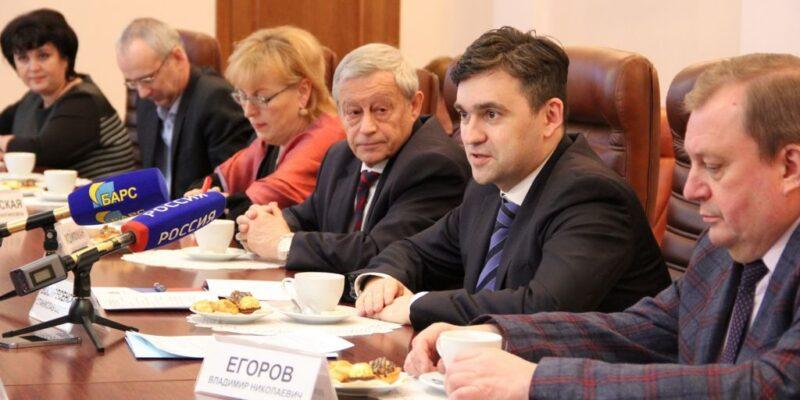 В День российской науки Станислав Воскресенский встретился с представителями научной общественности региона
