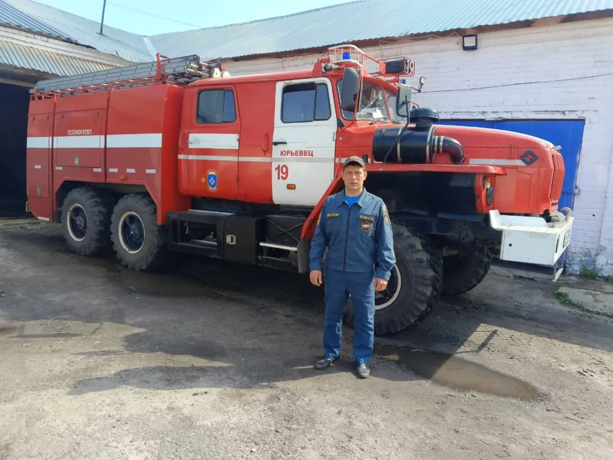 «В жизни всегда есть место подвигу»: юрьевецкий пожарный спас двух человек