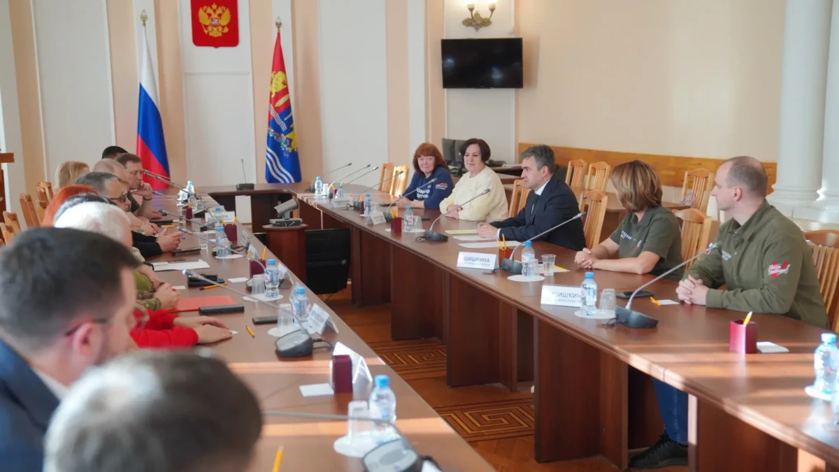 Губернатор поддержал инициативы ОНФ по помощи фронту и региону