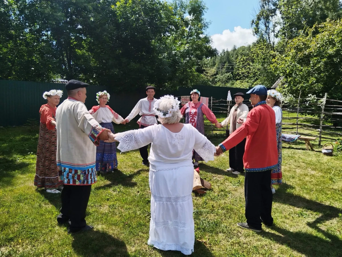 В Юрьевце отметили Ивана Купалу хороводами и купальским костром В Юрьевце отметили Ивана Купалу хороводами и купальским костром