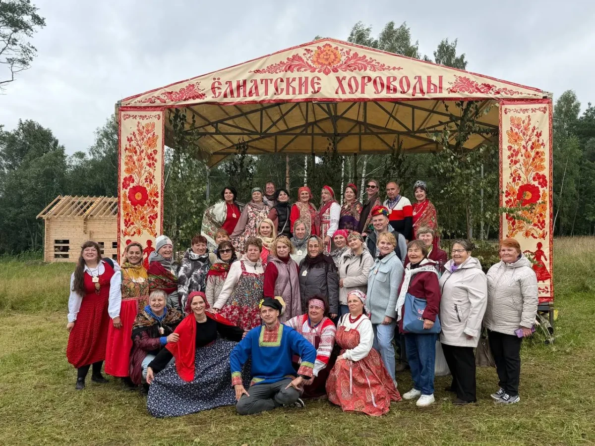 Ёлнать снова закружила гостей и жителей села в хороводе