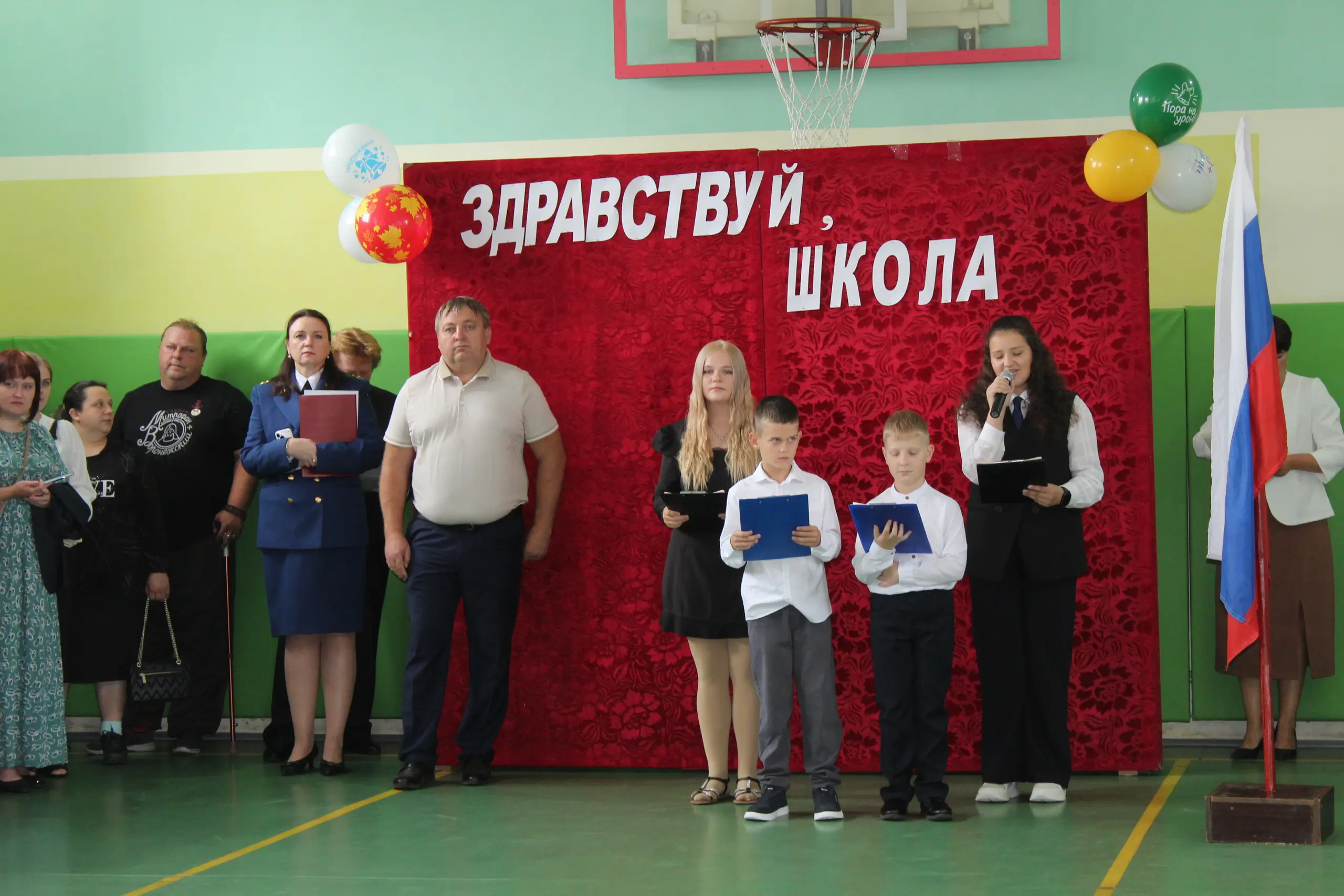                       Все начинается со школьного звонка