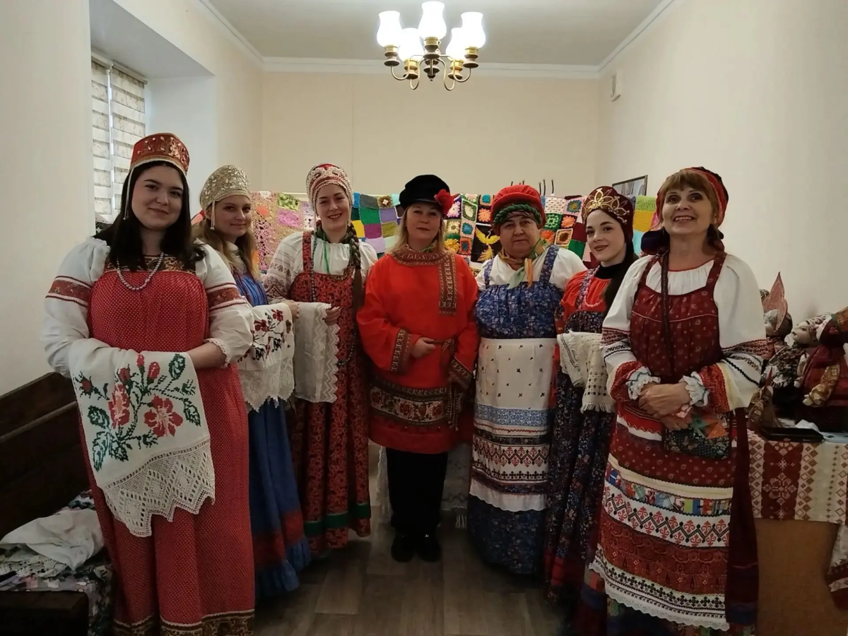 Юрьевецкий КЦСОН показал студентам обряд сватовства на областном фестивале «Активное долголетие»